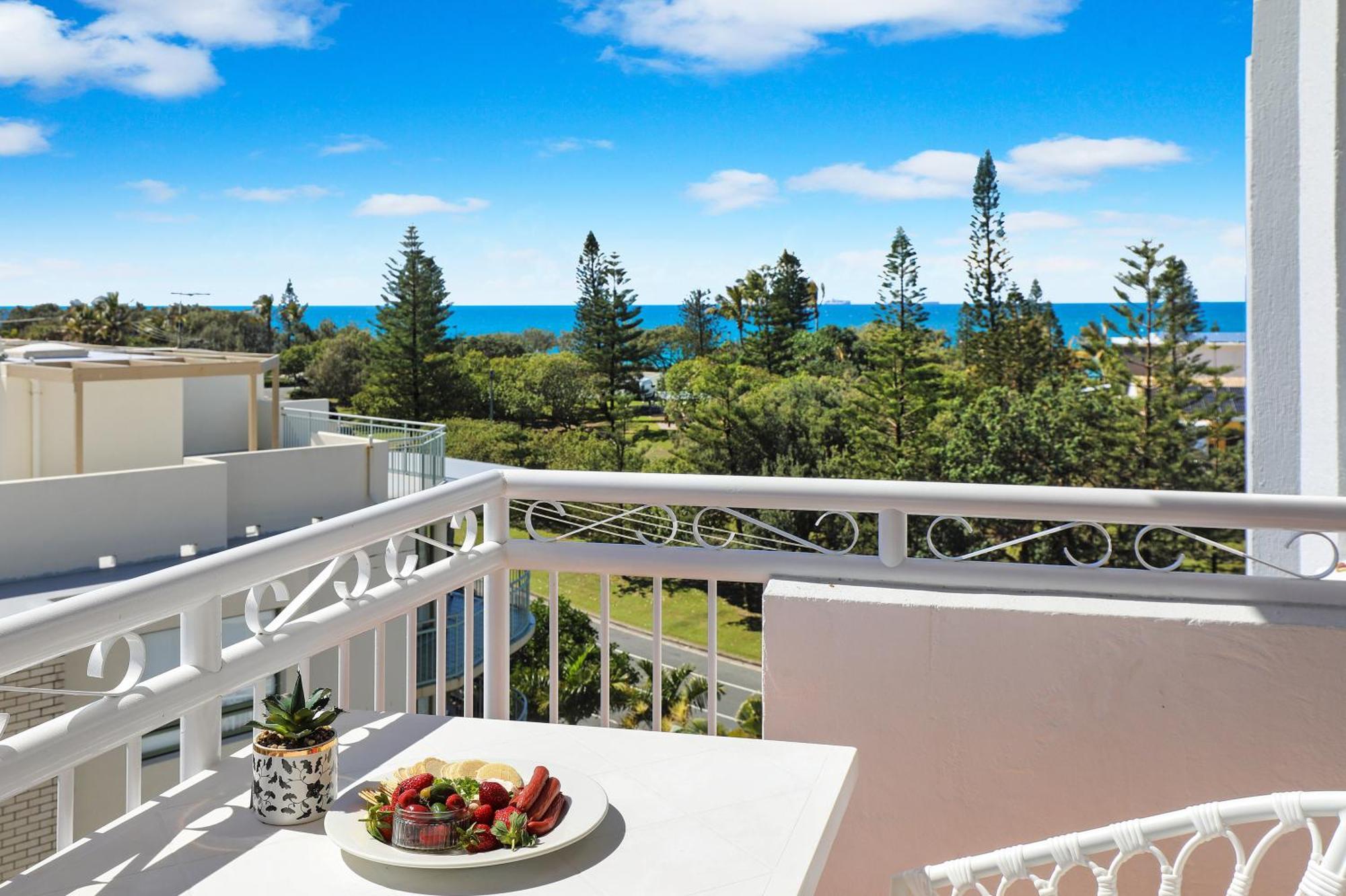 Beachside Resort Kawana Waters Buddina Buitenkant foto
