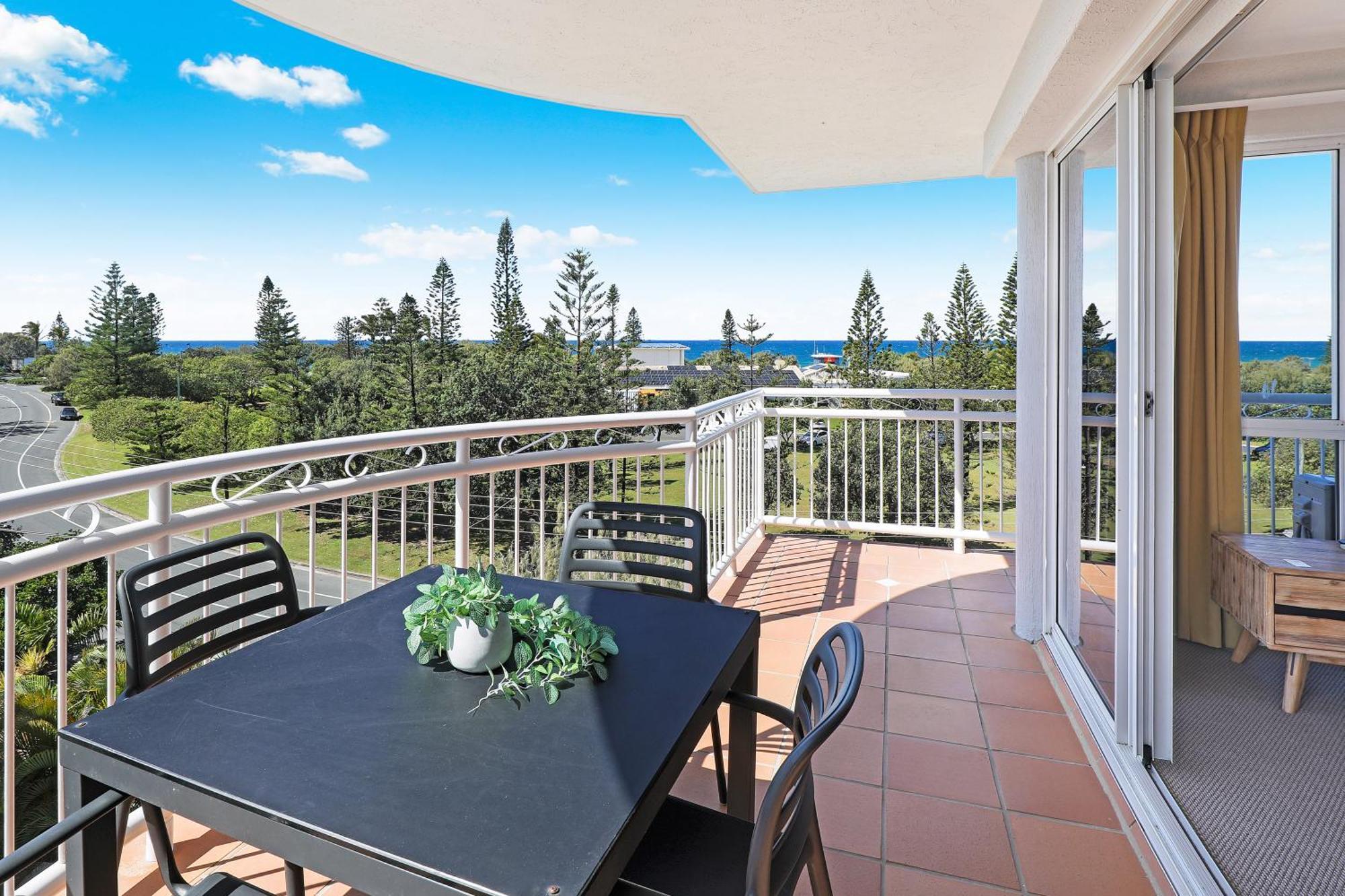 Beachside Resort Kawana Waters Buddina Buitenkant foto